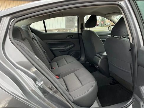 Used 2024 Nissan Altima 2.5 SV FWD image 30