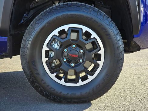 Used 2025 Toyota Tacoma TRD Off-Road image 11