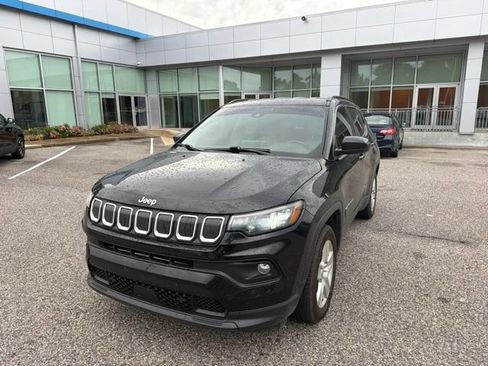 Used 2022 Jeep Compass Latitude w/ Convenience Group FWD image 1