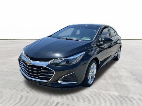 Used 2019 Chevrolet Cruze Premier w/ Sun And Sound Package FWD image 2