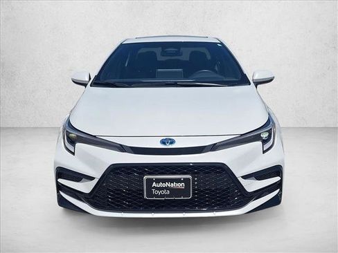 Certified 2025 Toyota Corolla SE w/ SE Premium Package FWD image 2