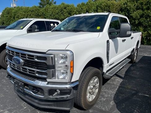 Used 2023 Ford F250 XLT AWD/4WD image 3
