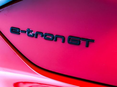 Used 2022 Audi e-tron GT Prestige w/ Prestige Package image 9