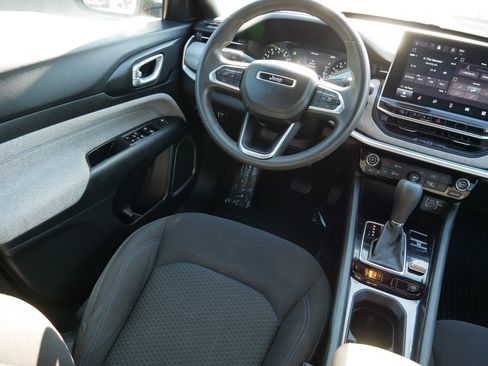 Used 2023 Jeep Compass Sport image 9