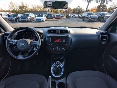 Used 2015 Kia Soul image 3