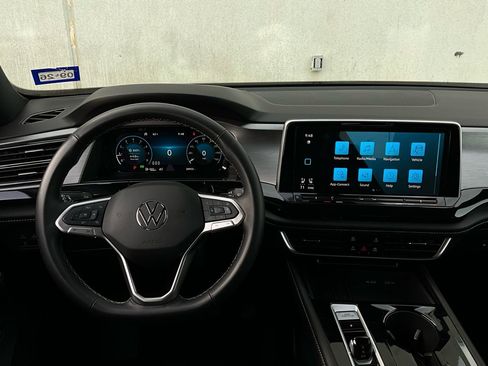 Used 2025 Volkswagen Atlas Cross Sport SE image 13