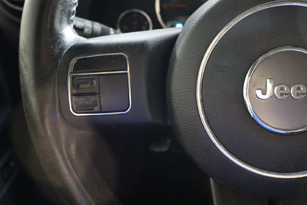 Used 2013 Jeep Wrangler Sport AWD/4WD image 7