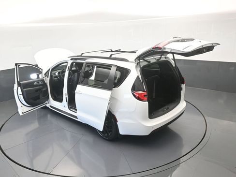 Used 2023 Chrysler Pacifica Touring-L w/ S Appearance Package image 69