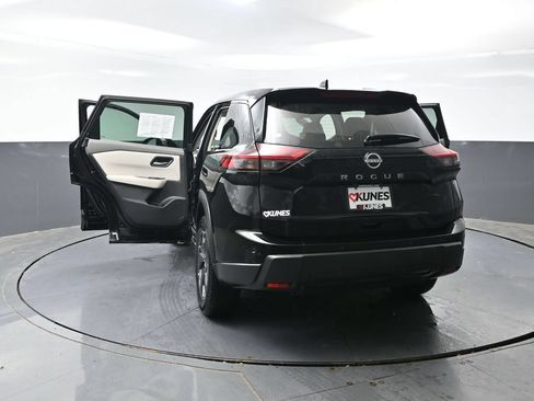 Used 2025 Nissan Rogue SV FWD image 57