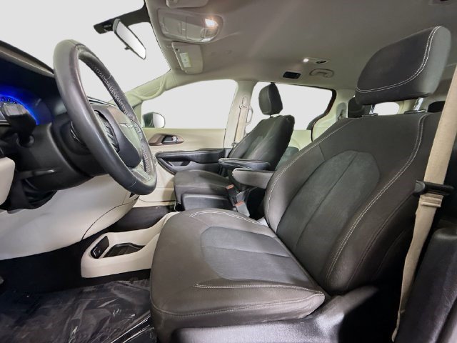 Used 2022 Chrysler Voyager LX FWD image 21