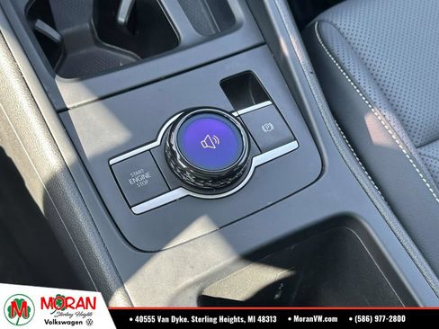 Used 2025 Volkswagen Tiguan SE w/ Panoramic Sunroof Package AWD/4WD image 31