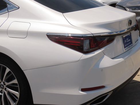 Used 2020 Lexus ES 350 w/ Premium Package FWD image 12
