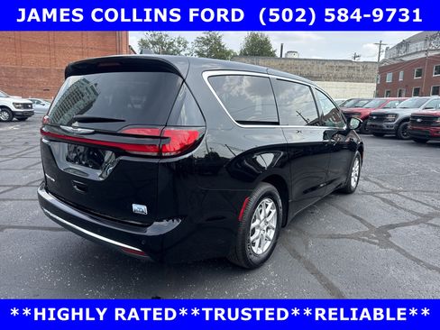 Used 2025 Chrysler Pacifica Select FWD image 7