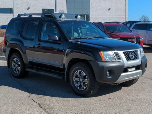 Used 2015 Nissan Xterra PRO-4X image 2