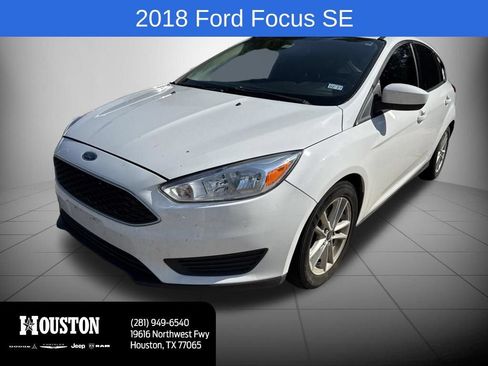 Used 2018 Ford Focus SE FWD image 3