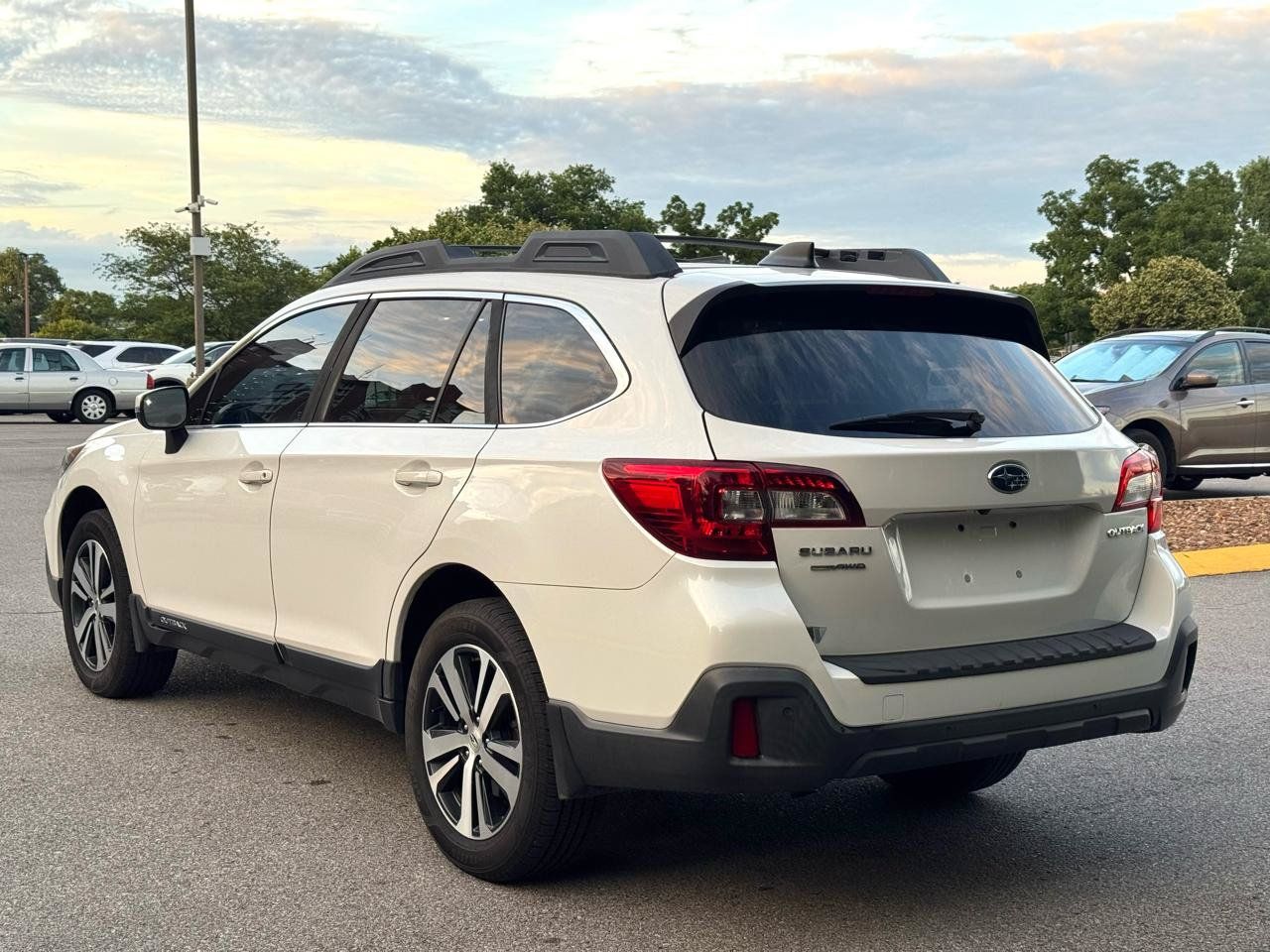 Used 2018 Subaru Outback 2.5i Limited AWD/4WD image 5