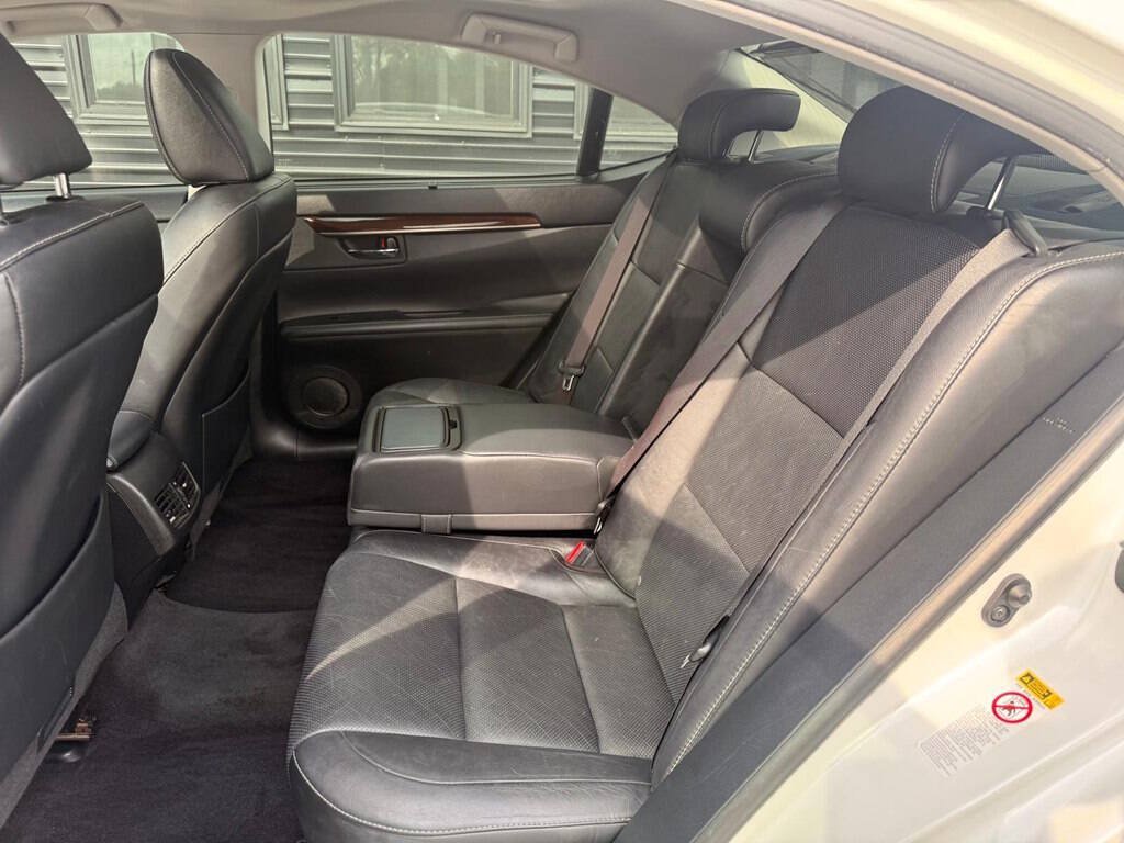 Used 2014 Lexus ES 350 w/ Ultra Luxury Package FWD image 20