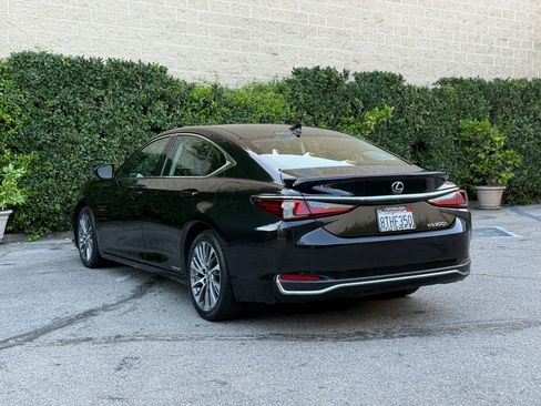 Used 2020 Lexus ES 300h w/ Premium Package image 3