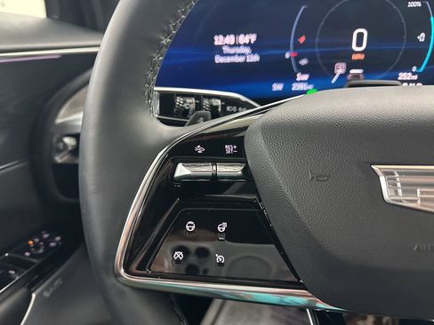 Used 2025 Cadillac Lyriq Sport image 32