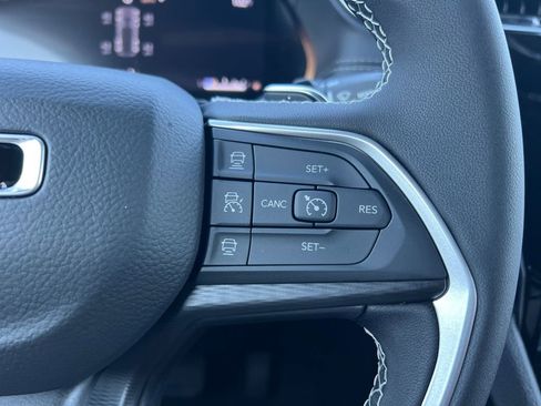 New 2025 Jeep Grand Cherokee Laredo image 11