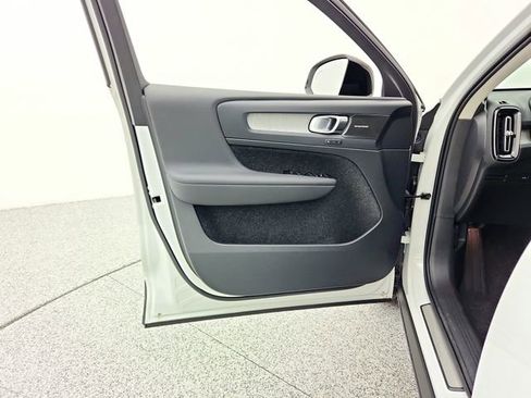 New 2026 Volvo XC40 B5 Ultra w/ Climate Package image 25