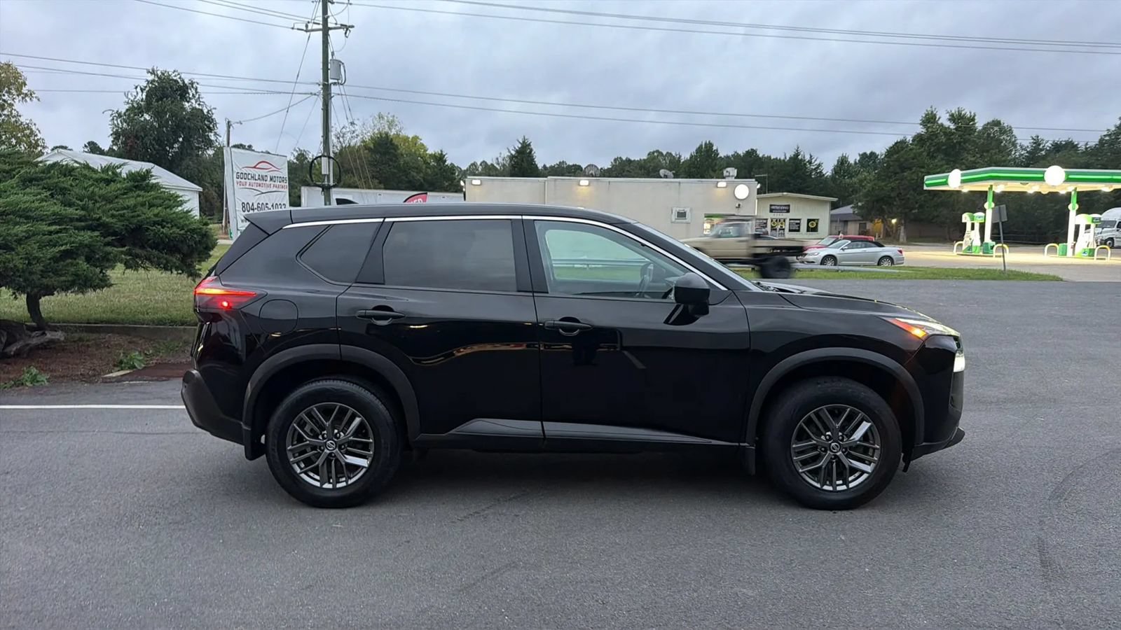 Used 2021 Nissan Rogue S AWD/4WD image 8