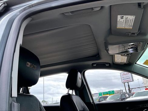 Used 2021 GMC Terrain SLT w/ Infotainment Package II image 14