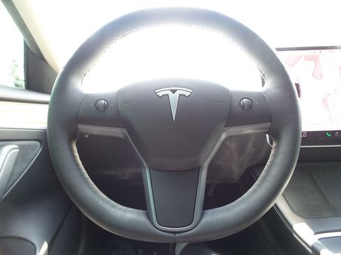 Used 2023 Tesla Model 3 Standard Range RWD image 28