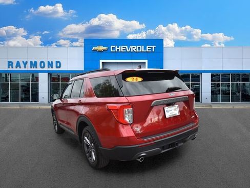 Used 2024 Ford Explorer XLT w/ Equipment Group 202A AWD/4WD image 5