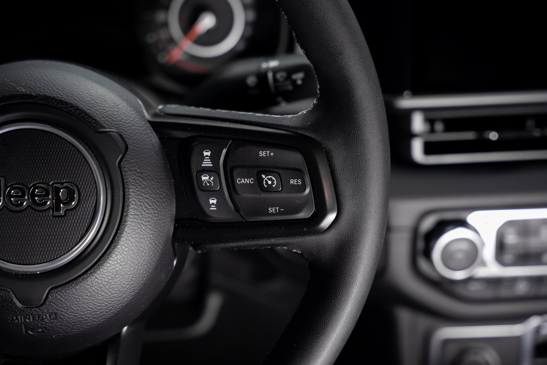 Used 2025 Jeep Gladiator Mojave w/ Steel Bumper Group AWD/4WD image 42