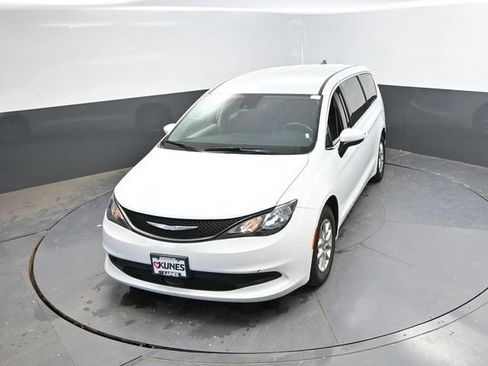 Used 2023 Chrysler Voyager LX FWD image 42