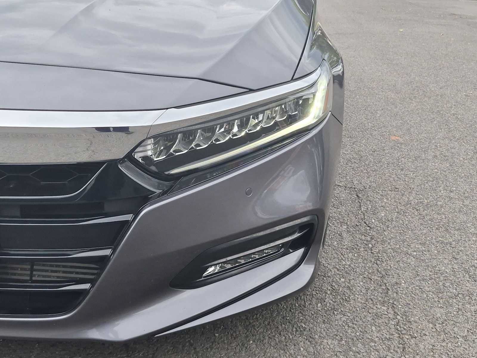 Used 2018 Honda Accord Touring image 11