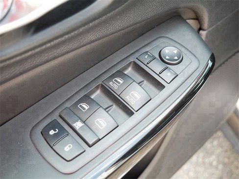 Used 2023 Jeep Cherokee Altitude Lux image 17