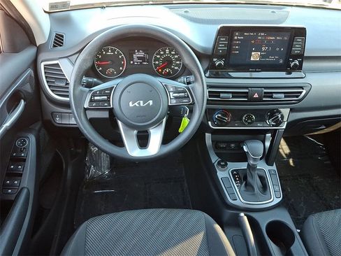 Certified 2023 Kia Seltos LX image 11