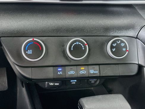 Used 2021 Hyundai Elantra SE FWD image 23