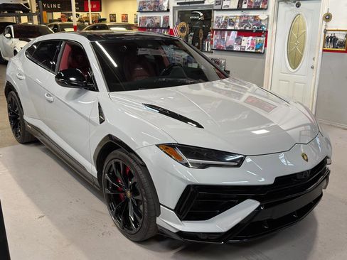 Used 2024 Lamborghini Urus S AWD/4WD image 3