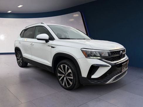 Used 2024 Volkswagen Taos SE w/ MDO Package image 7