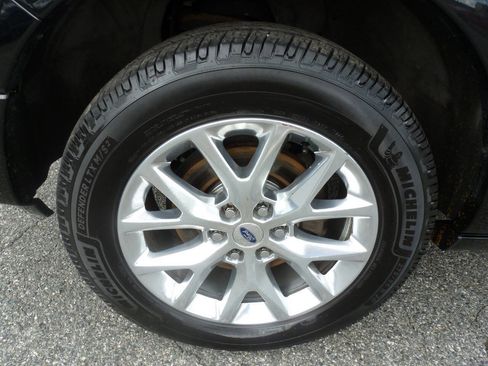 Used 2017 Ford Expedition Limited w/ Equipment Group 301A AWD/4WD image 13