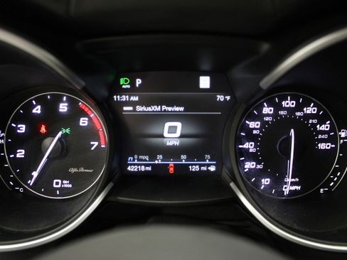 Used 2023 Alfa Romeo Stelvio Estrema image 19