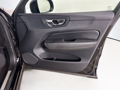 Used 2024 Volvo XC60 B5 Core image 33