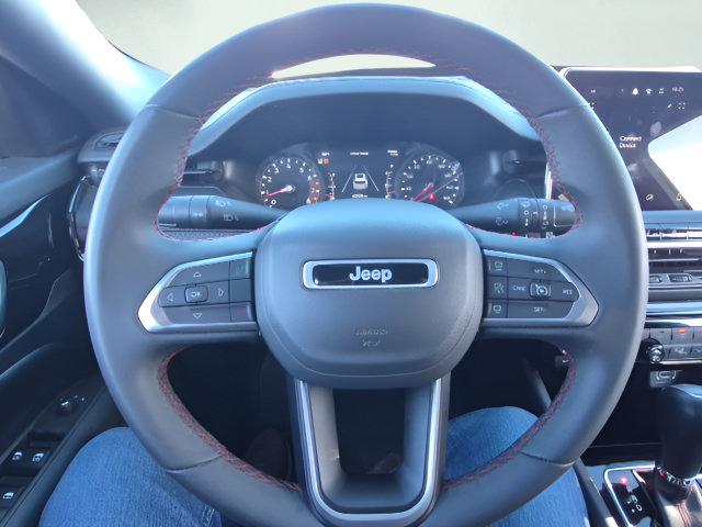 Used 2025 Jeep Compass Trailhawk AWD/4WD image 12