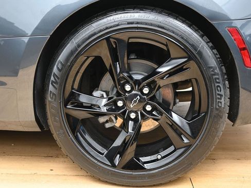 Used 2023 Chevrolet Camaro LT RWD image 10