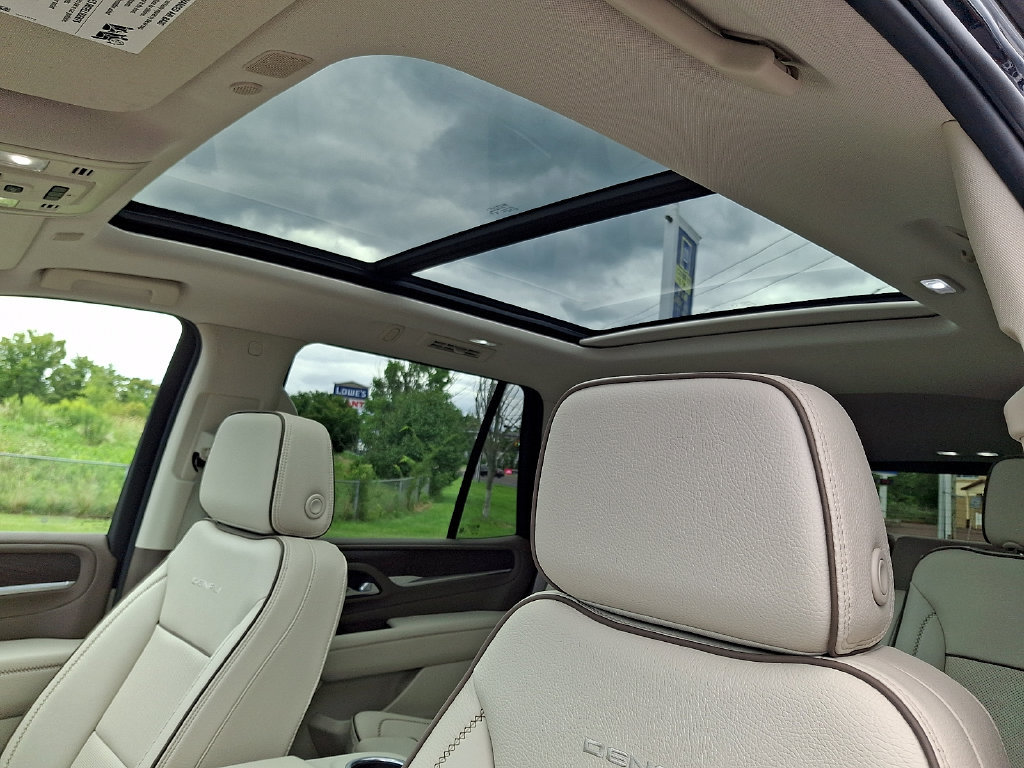 Used 2023 GMC Yukon Denali AWD/4WD image 18