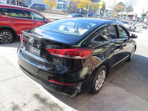 Used 2018 Hyundai Elantra SE image 22