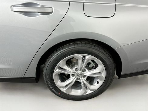 Used 2025 Honda Accord LX image 15