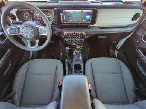 Used 2024 Jeep Wrangler Sahara image 15