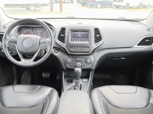 Used 2019 Jeep Cherokee Latitude Plus w/ Comfort/Convenience Group image 25