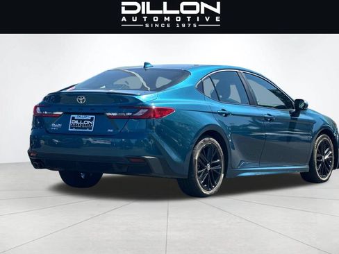 Used 2025 Toyota Camry SE FWD image 4