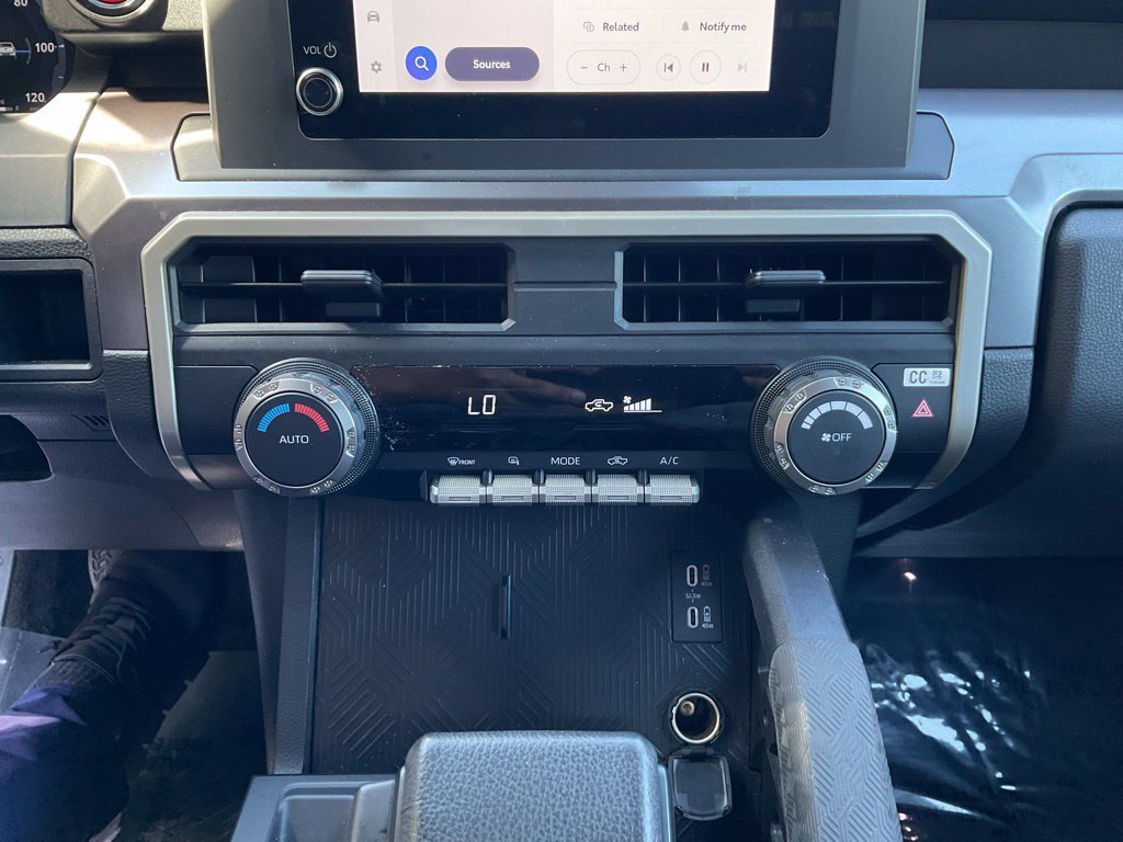 Used 2025 Toyota Tacoma TRD Off-Road AWD/4WD image 19