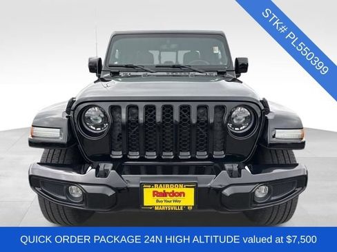 Used 2023 Jeep Gladiator Overland image 2